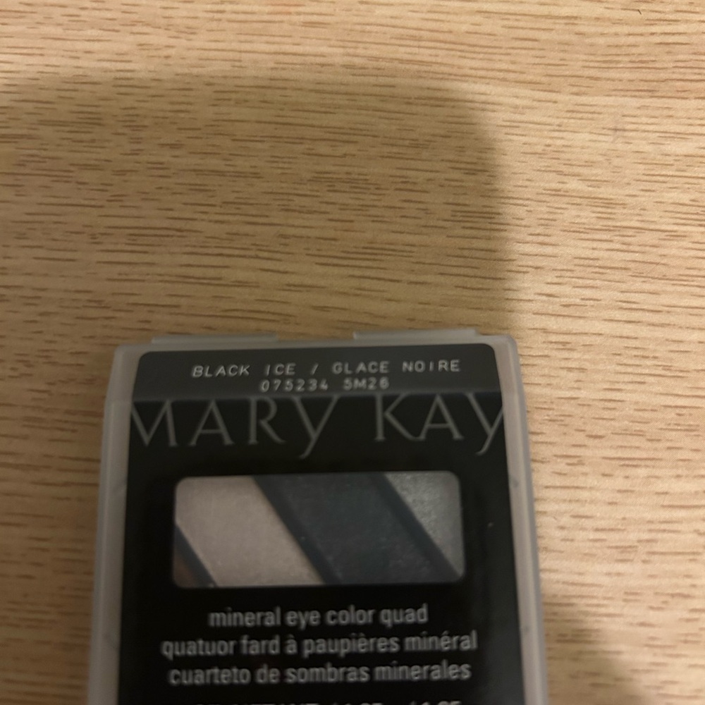 Mary Kay Black and Silver Shimmer Eyeshadow Palette - Picture 3 of 3